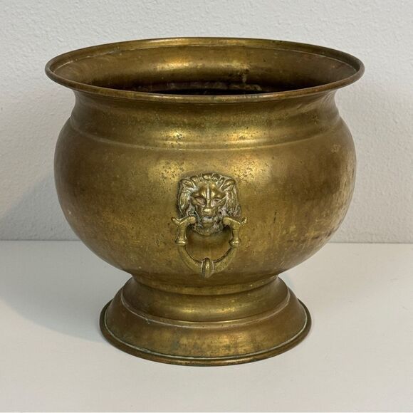 VTG Antique Brass Lion Head 10” Parlor Spittoon Planter
